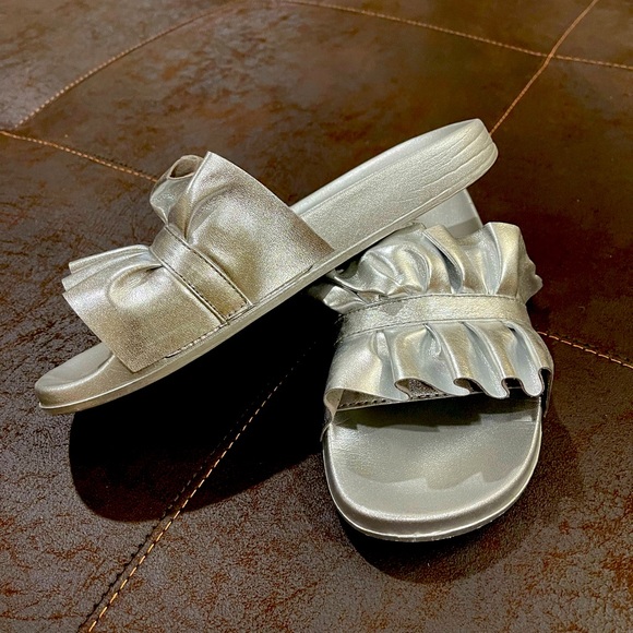 🌸Michael Kors Sandals🌸 - Picture 2 of 4